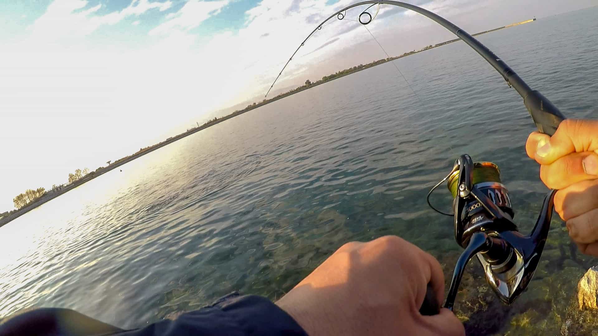 ● Un pescatore con l'attrezzatura giusta